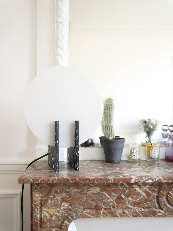 Lampe design écologique plastique recyclé blanche et noire, Bouture d'objets